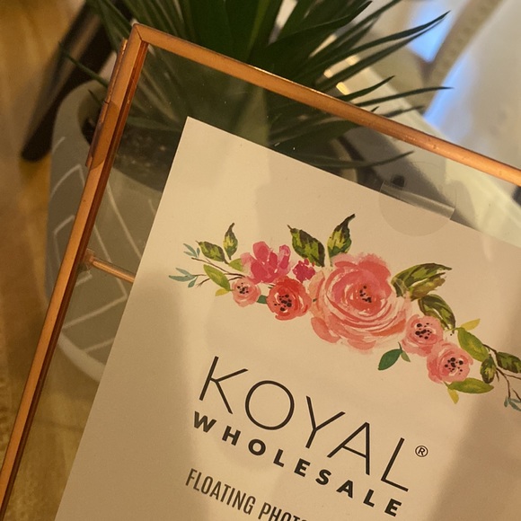 Rose Gold 5x7” Floating Photo Frame - Picture 3 of 3